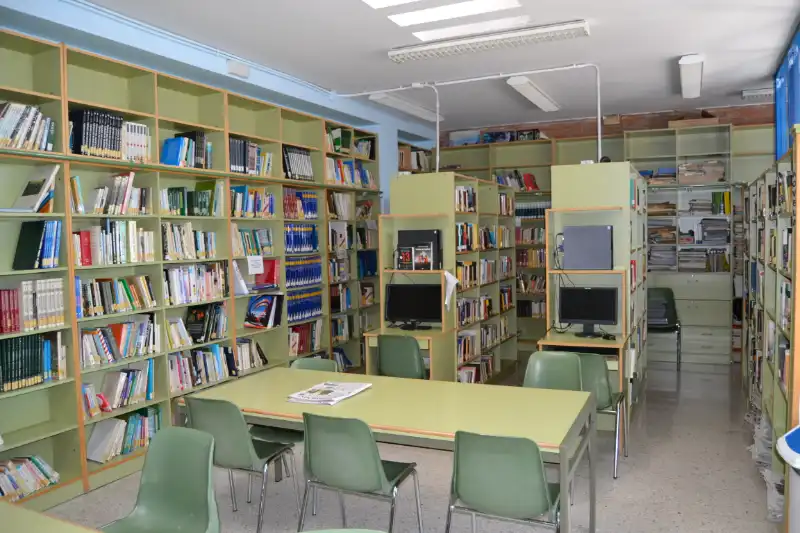 Junta Vecinal Trabajo del Cerezedo - ordenadores de la biblioteca del ayuntamiento