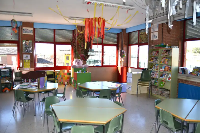 Junta Vecinal Trabajo del Cerezedo - mesas biblioteca del ayuntamiento